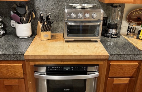 Al Tahoe House | Lake Tahoe Luxury Guest Quarters. Walking distance from the Lake and Beaches