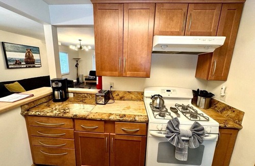 Tahoe Pines Cabin | LAKE TAHOE W.Shore Cabin, Tahoe Pines/Homewood, Sleeps 4-6, Wifi, Cable