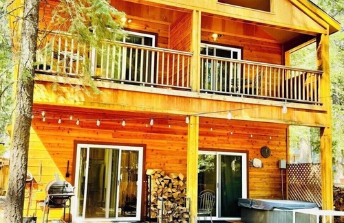 Tahoe Pines Cabin | Lake Tahoe W. Shore Cabin, Tahoe Pines/Homewood, Sleeps 8-10, Hottub, Wifi, Cabl