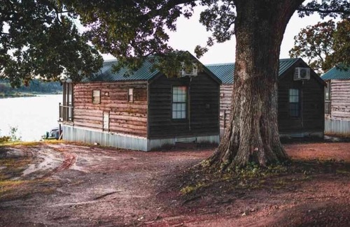 Mead Cabin | Lake Texoma Cedar Cabin - Striper King
