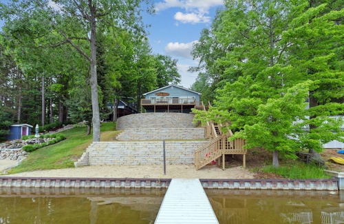 Farwell Cottage | Lake Thirteen Retreat - Beach access - Fire Pit