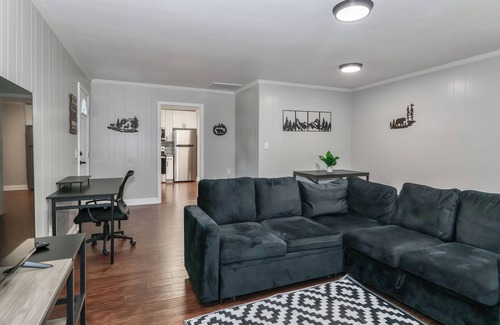 Mount Gilead House | Lake Tillery 7 Minutes to Marina! Sleeps 8, Large Deck with WiFi and AC