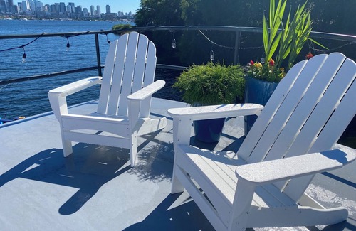 Seattle Boat Rental | Lake Union Houseboat with Space Needle Views
