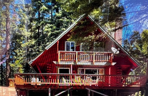 Lake Almanor Country Club Cabin | Lake front, Private Dock, inside the country club