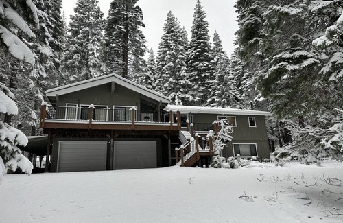 Lake Almanor Country Club House | Lake Almanor Spacious and Cozy home for the large Family