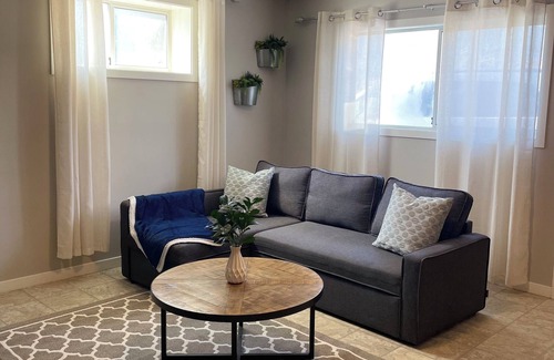 Okanagan-Similkameen House | Lake vibes & local comfort -Near Skaha lake Beach, Groceries & Dining