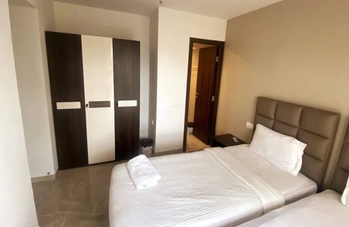 Hiranandani Gardens House | Lake view apartment