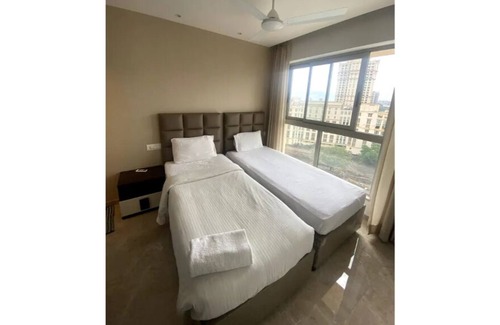 Hiranandani Gardens House | Lake view apartment