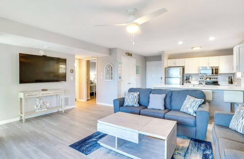 Lake of the Ozarks Apartment | Lake View & Boat Slip: Osage Beach Retreat!