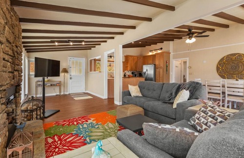 Hendersonville House | Lake View Bungalow|10m to Hendersonville