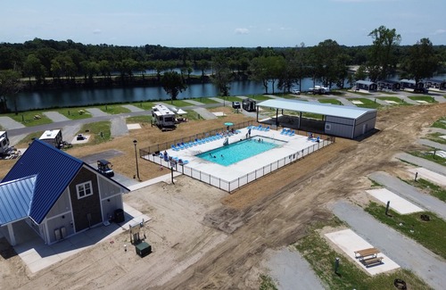 Maysville Cabin | Lake View Cabin, 2 Bedrooms, 13 miles from Jacksonville!