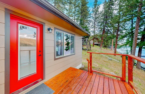 Joseph Cabin | Lake-view cabin on Wallowa Lake with large mountain-view deck
