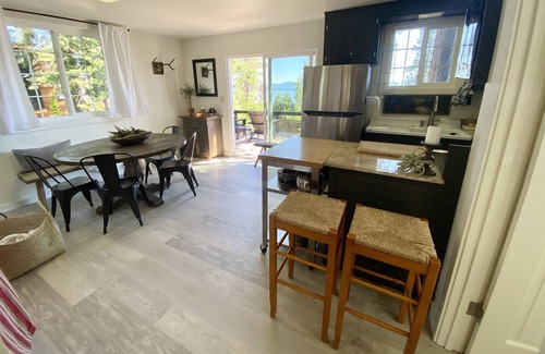Tahoma Cabin | Lake View Cabin!*Steps from the beach!*Hot Tub,2bed 1.5bath.