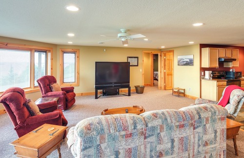 St. Albans House | Lake View Champlain Home w/Hot Tub & Sauna!