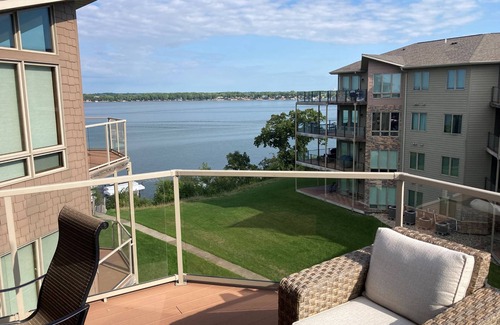 Spirit Lake Condo | Lake-View Condo in Bridges Bay with great amenities!