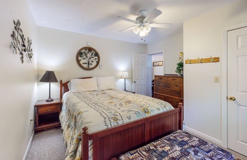 Rockwood Condo | Lake view condo overlooking Mt. Kineo with shared dock, balcony & fast WiFi