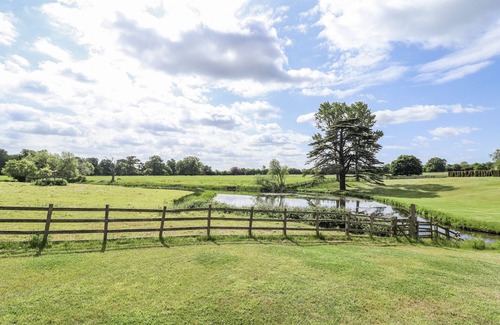 Alford Cottage | LAKE VIEW COTTAGE, family friendly, country holiday cottage in Alford