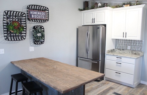 Wagoner House | Lake View cottage, secluded, quiet, total remodel, 3 king beds
