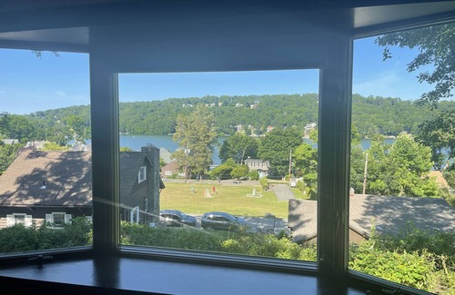New Fairfield House | Lake View Cottage in Candlewood Lake Community