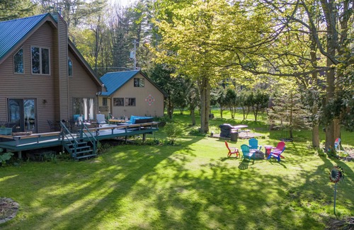 Sackets Harbor Cottage | Lake View Cozy Stays for Every Adventure, Live Like a Local,Next 2 Fishing Site.