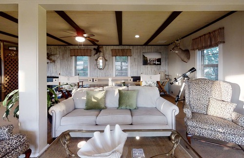 Cookson House | Lake View! Enjoy beautiful Lake Tenkiller with lots of room and plenty of style!