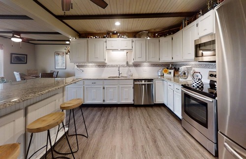 Cookson House | Lake View! Enjoy beautiful Lake Tenkiller with lots of room and plenty of style!