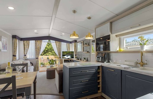 Cheriton Bishop Ski Chalet | Lake View Escape-Fishing,Heated Pool 500yrds away