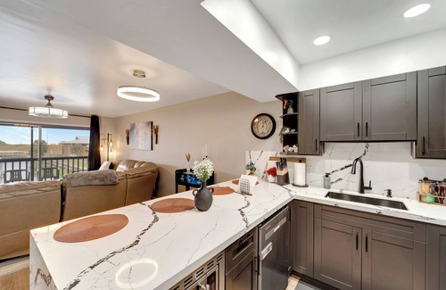 Clewiston Condo | Lake View -Fresh & New-Bass N Sun-Pool-King Bed