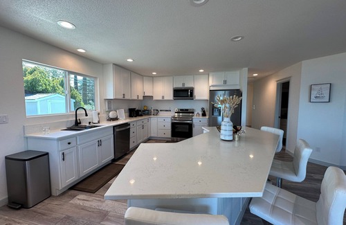 Lakeport House | Lake view fully remodeled house