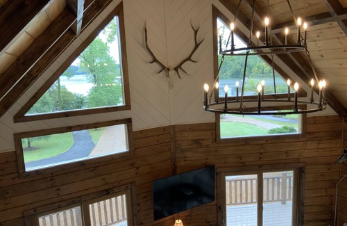 Guntersville House | LAKE VIEW Guests rave "Perfect family getaway spot" 3 mi to exciting City Harbor