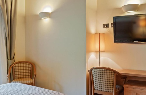 Scanno House | Lake-view Holiday Home in Scanno with Garden and Fireplace