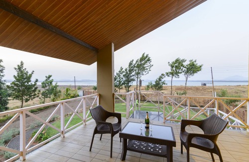 Nashik Villa | Lake View Holiday Villa Near Sula Vine Yard With 3 BdRms