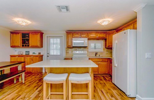 Wildwood Cottage | Lake-view home - walk to lake, beach, dock and boat ramp