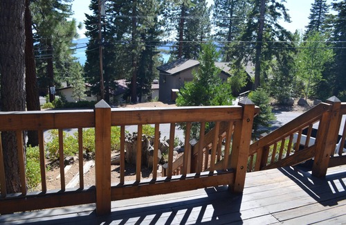 Lake Forest House | Lake View in Dollar Point. Dogs OK. 4 Bedroom plus Loft. 5 min to Beach. 600mbs.