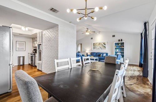 Balcones Woods House | Lake View in North Austin