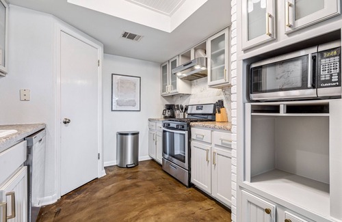 Balcones Woods House | Lake View in North Austin
