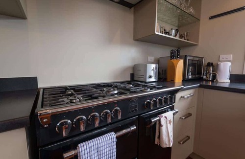 Ngongotaha House | Lake View Inn | Super Comfortable with Lake Views