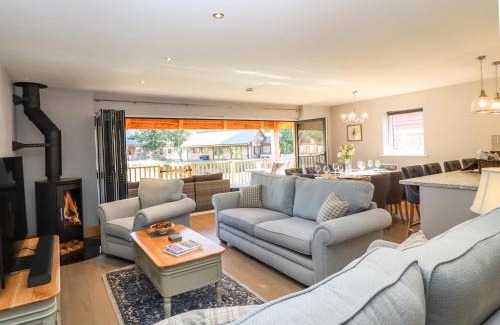 Thorpe On The Hill House | Lake View Lodge