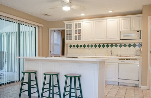 Burnside Condo | Lake View Lounge 104-2- Golf, Pool, Pickleball