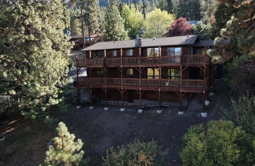Altamont House | 🌲Lake View Nature House with Theatre, Game Room, and Gym🌲