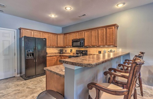 Camdenton Condo | Lake View, Pool Access: Idyllic Camdenton Condo!
