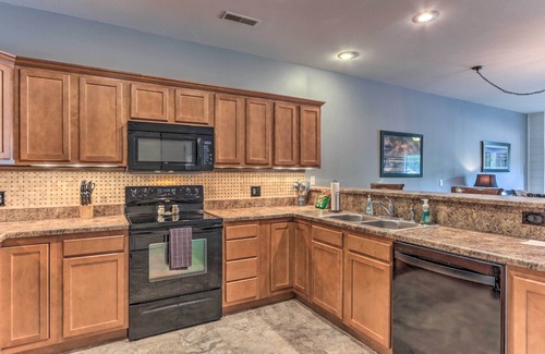 Camdenton Condo | Lake View, Pool Access: Idyllic Camdenton Condo!