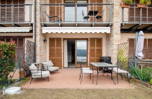 Cerro House | Lake view, pool, near the beach, pinball machine, darts, arcade
