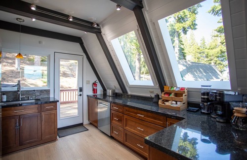 Talmont Cabin | Lake View · Private Lake Access · A/C · EV · Pets