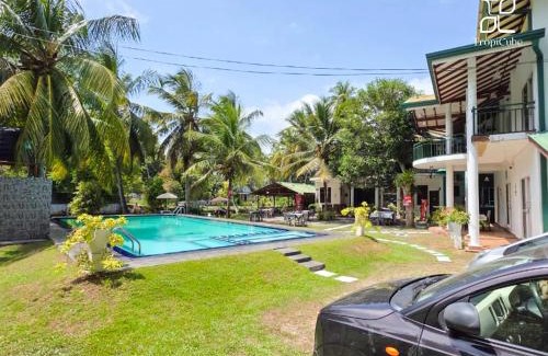 Uswetakeiyawa House | Lake View Resort by TropiCube