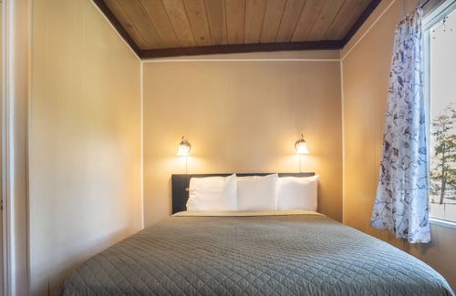 Royal House | Lake View Room on Lake Ouachita!
