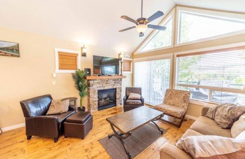 Central Okanagan House | Lake View! Steps to the Pool! Pet Friendly!