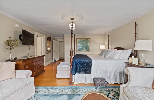Phippsburg Bed & Breakfast | Lake View Suite - Large King, Ensuite Bath