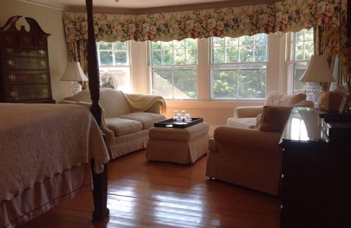 Phippsburg Bed & Breakfast | Lake View Suite - Large King, Ensuite Bath