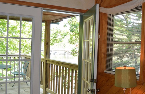 Mount Ida Cottage | Lake view two bedroom, two bath log-sided, luxury Harbor North loft cottage with hot tub overlooking Lake Ouachita. by RedAwning